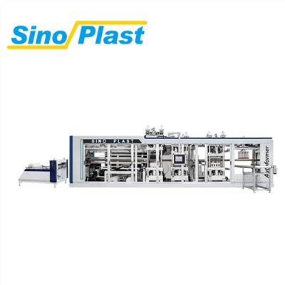 ¿Cuál es el papel del panel de control en un equipo de termoformado?